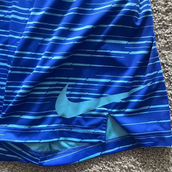 Nike athletic shorts, size L - Picture 2 of 5